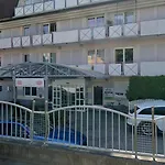 Panda In Der Naehe Von Therme Und Atrio *