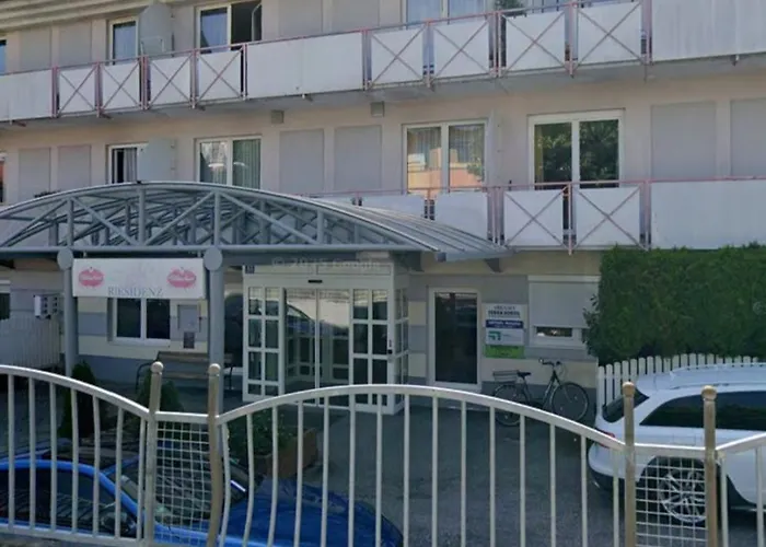 Panda In Der Naehe Von Therme Und Atrio *