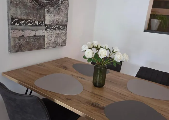 Panda In Der Naehe Von Therme Und Atrio